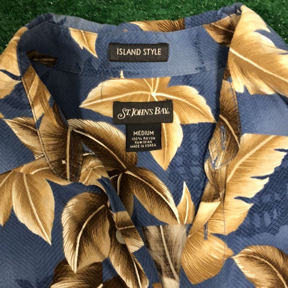 Island Style Button Down Shirt - Picture 4 of 4